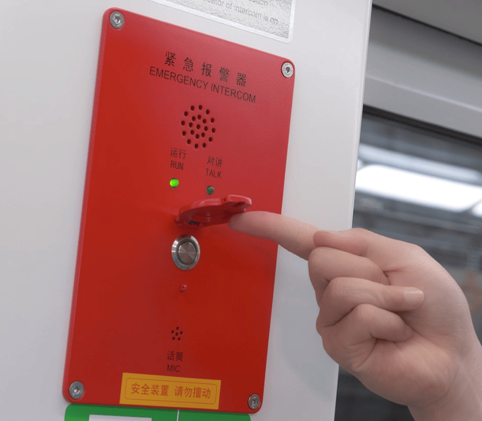 皇冠体育App下载
_事发上海地铁！女子蹲坐车厢被摔倒男子压骨折皇冠体育App下载
，十级伤残！